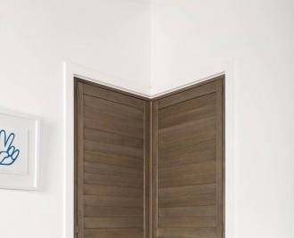 Shutters, reveal fit
