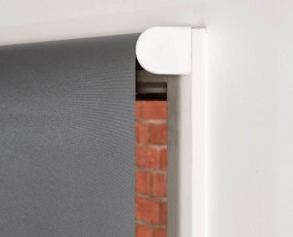 Single roller blind, front rolled, face fit